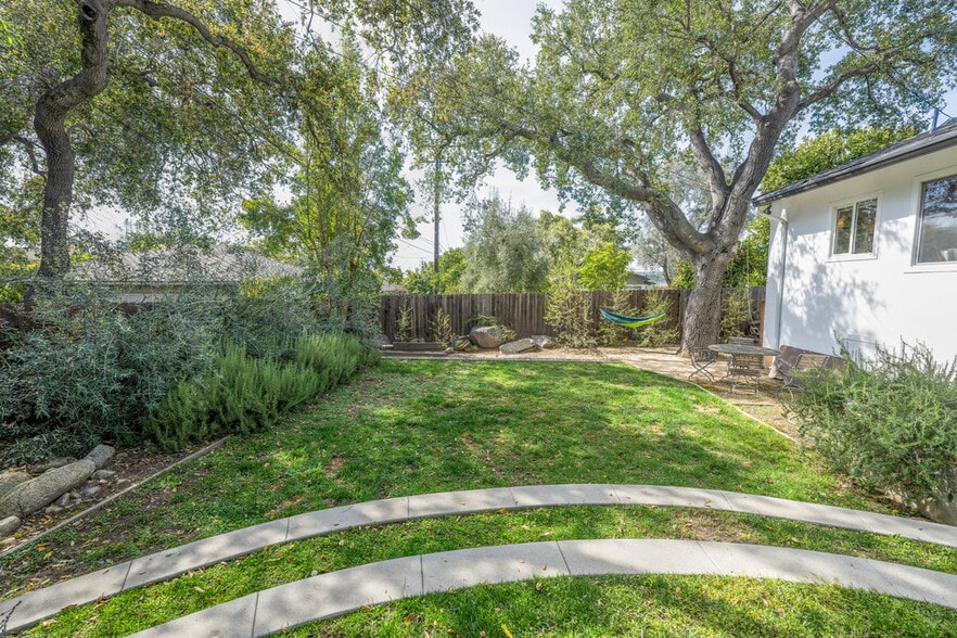 Building Photo - 2152 Grand Oaks Ave