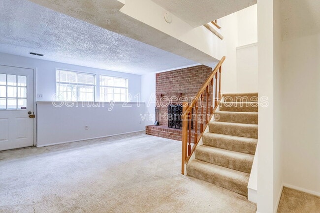 Building Photo - 5328 Larochelle Ct