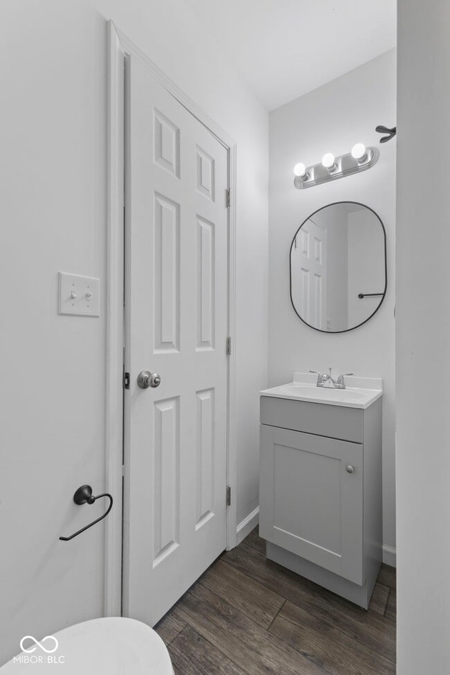 Building Photo - 2 Van Ave