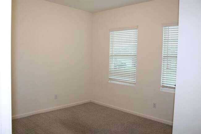 Building Photo - 748 Crestridge Dr
