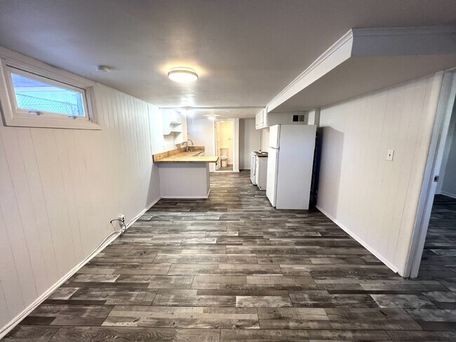 Building Photo - Recently updated basement apartment ready now!