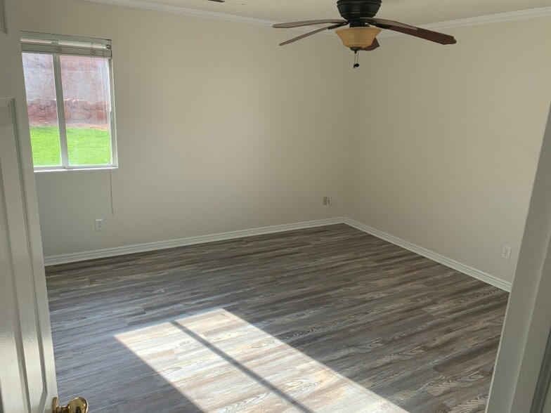 Building Photo - 1743 W Green Valley Ln