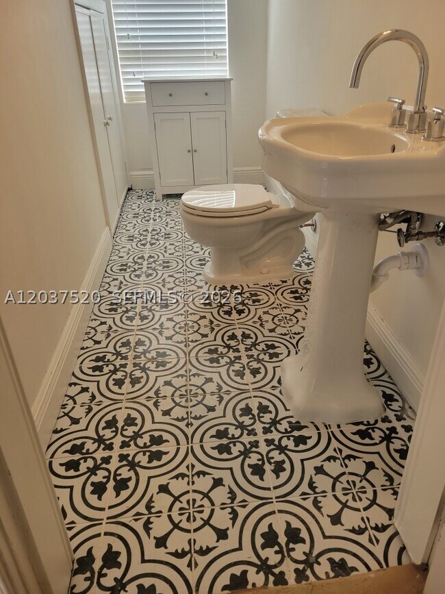 Building Photo - 3514 Crystal