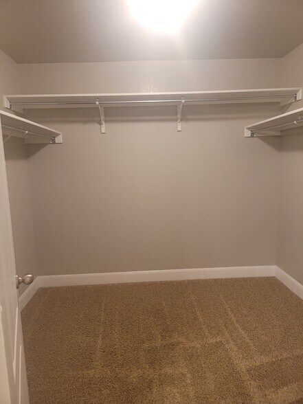 Walk in closet - 2502 Villa Rufina