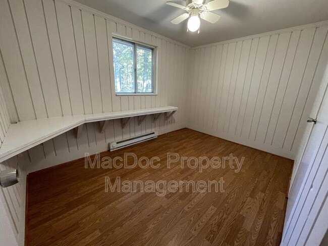 Building Photo - 900 Lakeview Pkwy
