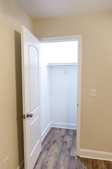 Building Photo - 1916 2nd Dr