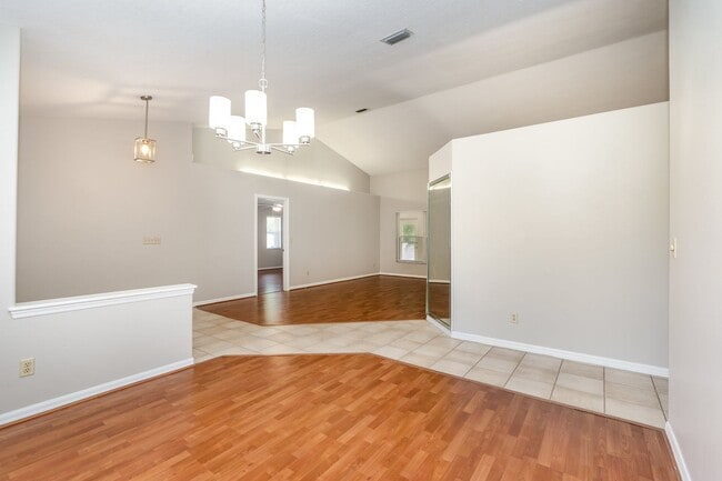 Building Photo - Great Location In NE Palm Bay!