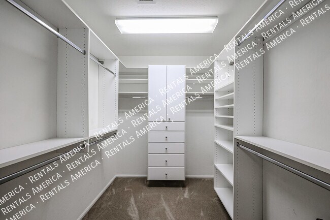 Building Photo - 1074 S Hawk Ln