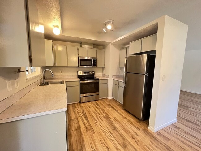 Building Photo - This Adorable 3 Bed / 2.5 Bath Ranch Style Homes Offers A Large Backyard and Beautiful Natural Li...