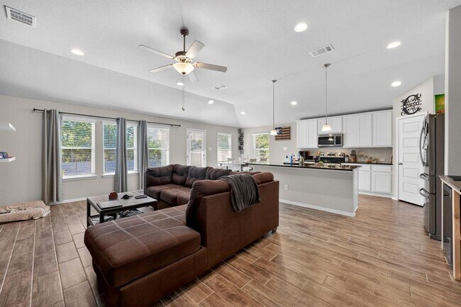 Building Photo - 20703 Ridgeview Rd