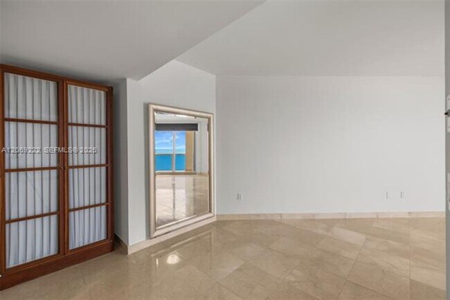 Building Photo - 9559 Collins Ave