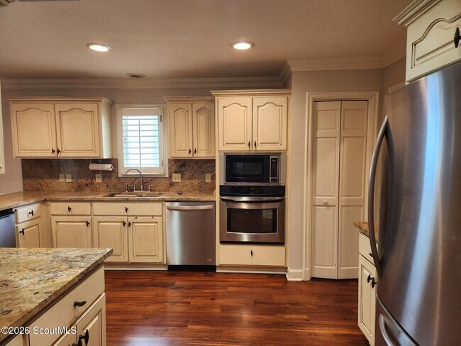 Building Photo - 103 Mews Cir