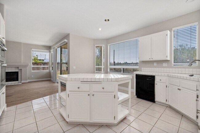 Building Photo - Cul-de-sac 4-bedroom House