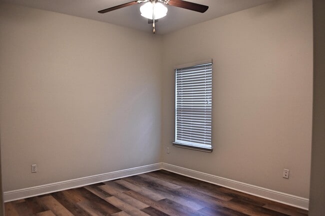 Building Photo - 103 Lagrange Landing
