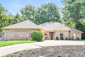 Building Photo - 712 Creek Tree Dr