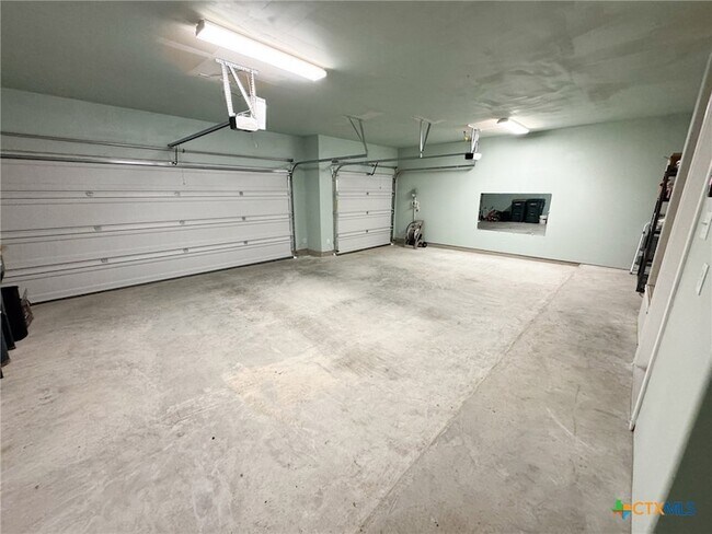 Building Photo - 366 Silver Springs Bend