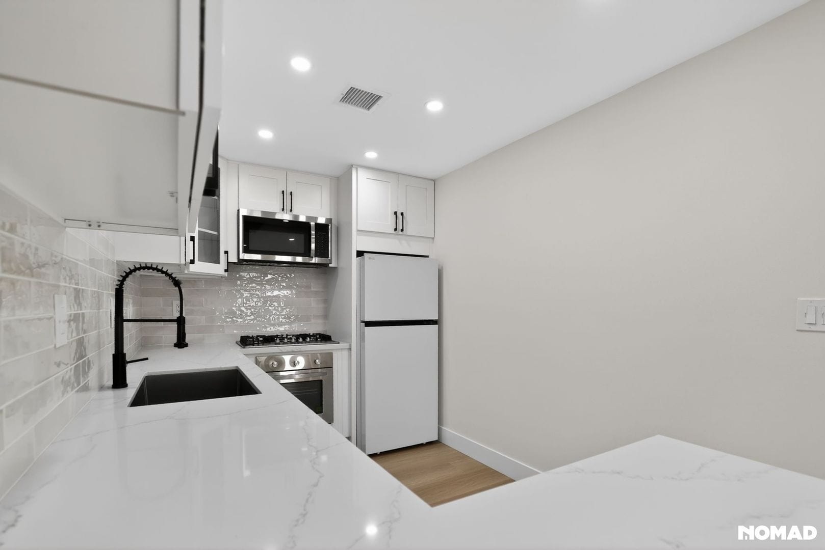 Building Photo - 212 E Florence Ave