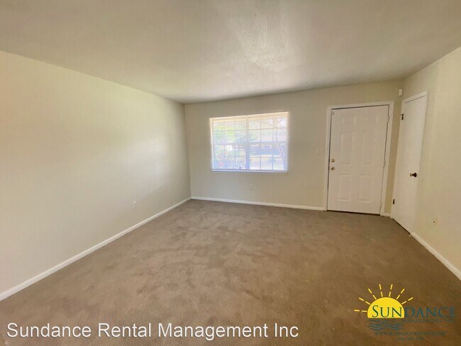 Building Photo - 3 br, 1.5 bath House - 11 Berwick Circle