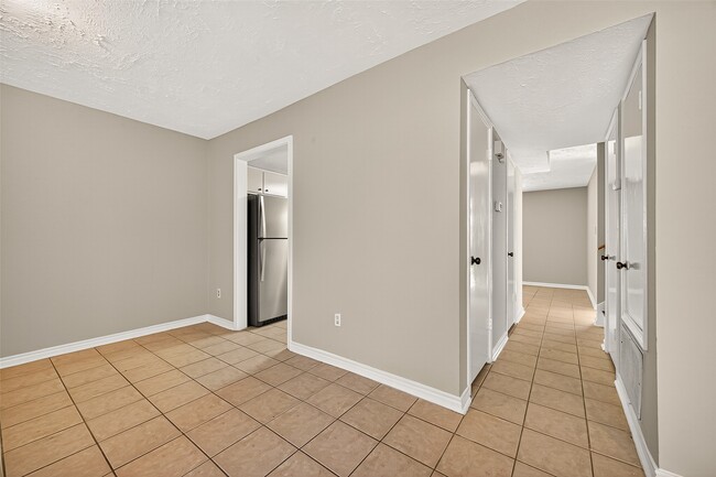 Building Photo - 9022 Wilcrest Dr