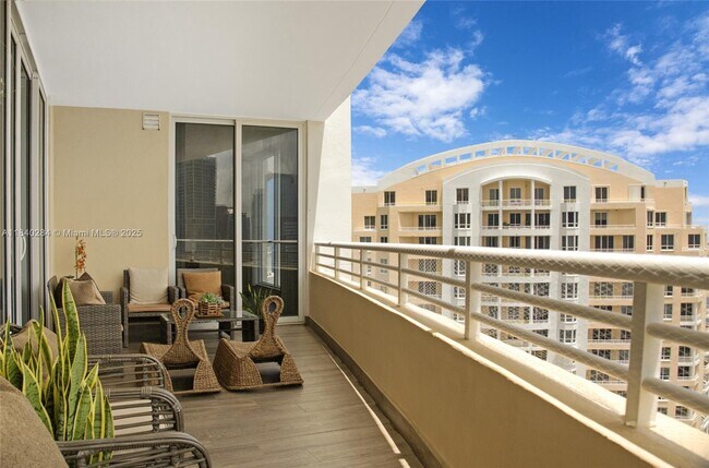 Building Photo - 848 Brickell Key Dr