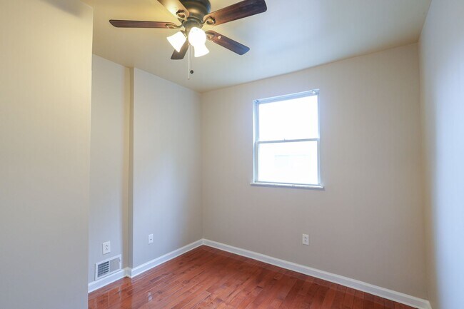 Building Photo - 2022 S Opal St