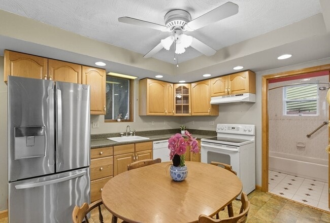 Building Photo - 60 Haines St