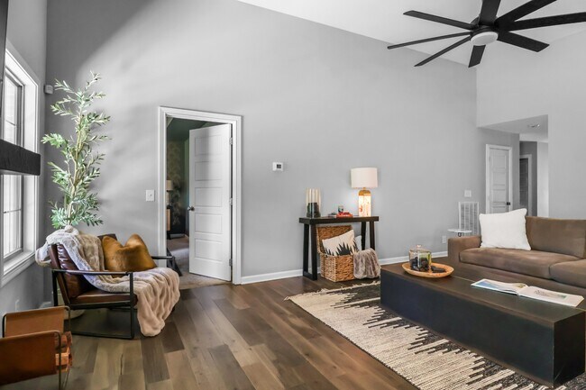 Building Photo - 1286 Magnum Dr