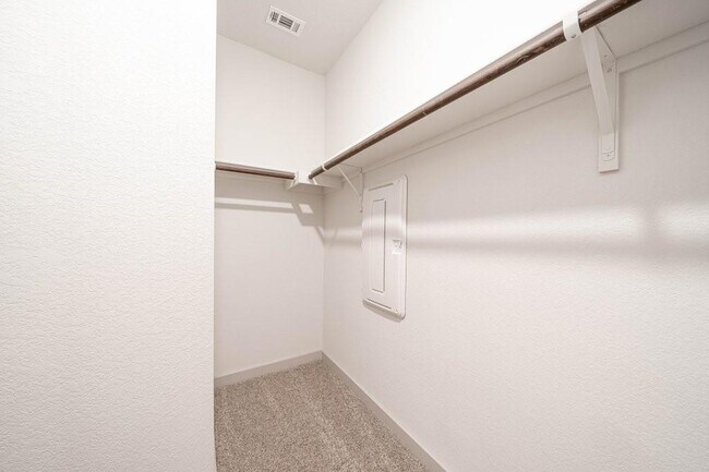 Building Photo - 225 New Hampton Wy