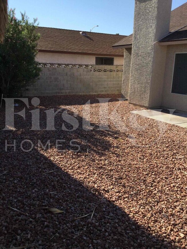 Building Photo - 2368 Valley Dr