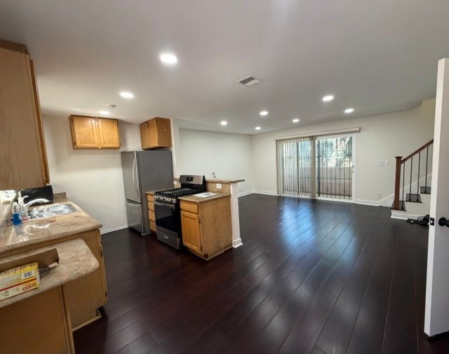 Building Photo - 720 N Eucalyptus Ave
