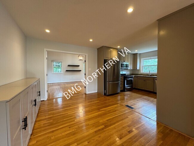 Building Photo - 1109 Hillcrest Dr SW