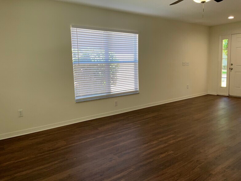 Building Photo - 5607 Tanagerlake Rd