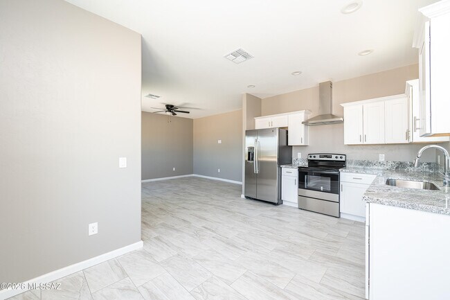 Building Photo - 2447 S Campbell Ave
