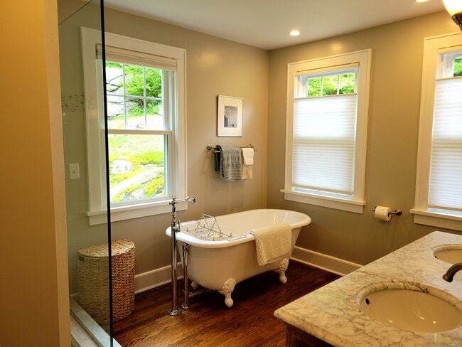 Building Photo - 81 W Mountain Rd