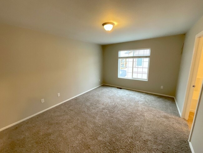 Building Photo - 3 Bedroom Townhome Available Near Barnes Rd & Peterson Rd!