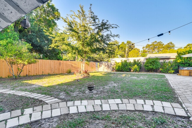 Building Photo - 7100 6th Ave N