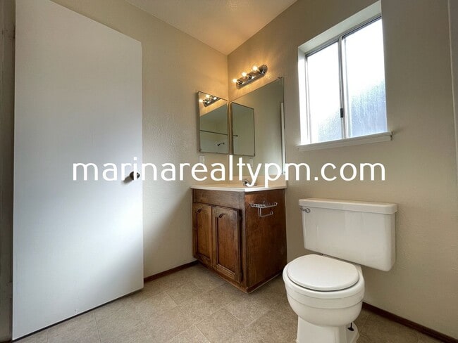 Building Photo - 2 bed 2 bath single family home in established neighborhood in City of Suisun