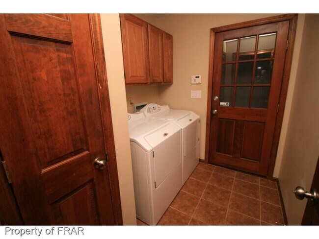 Building Photo - LAKE SHORES