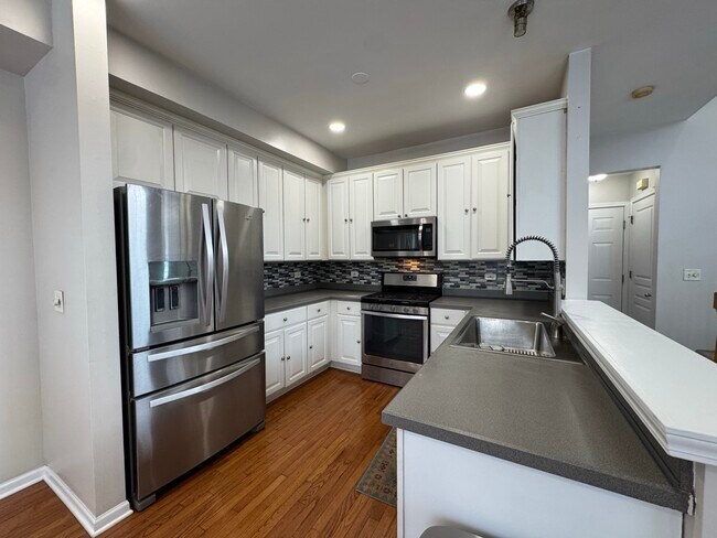 Building Photo - 3029 Peachtree Cir