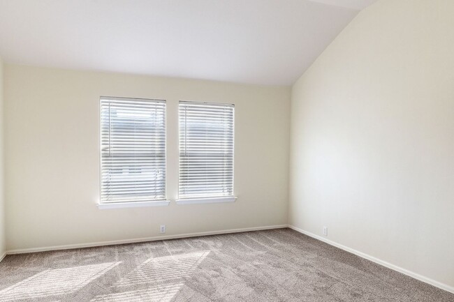 Building Photo - 128 Leonard St