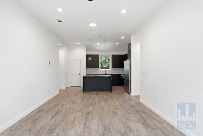 Building Photo - 505 Thelma Dr
