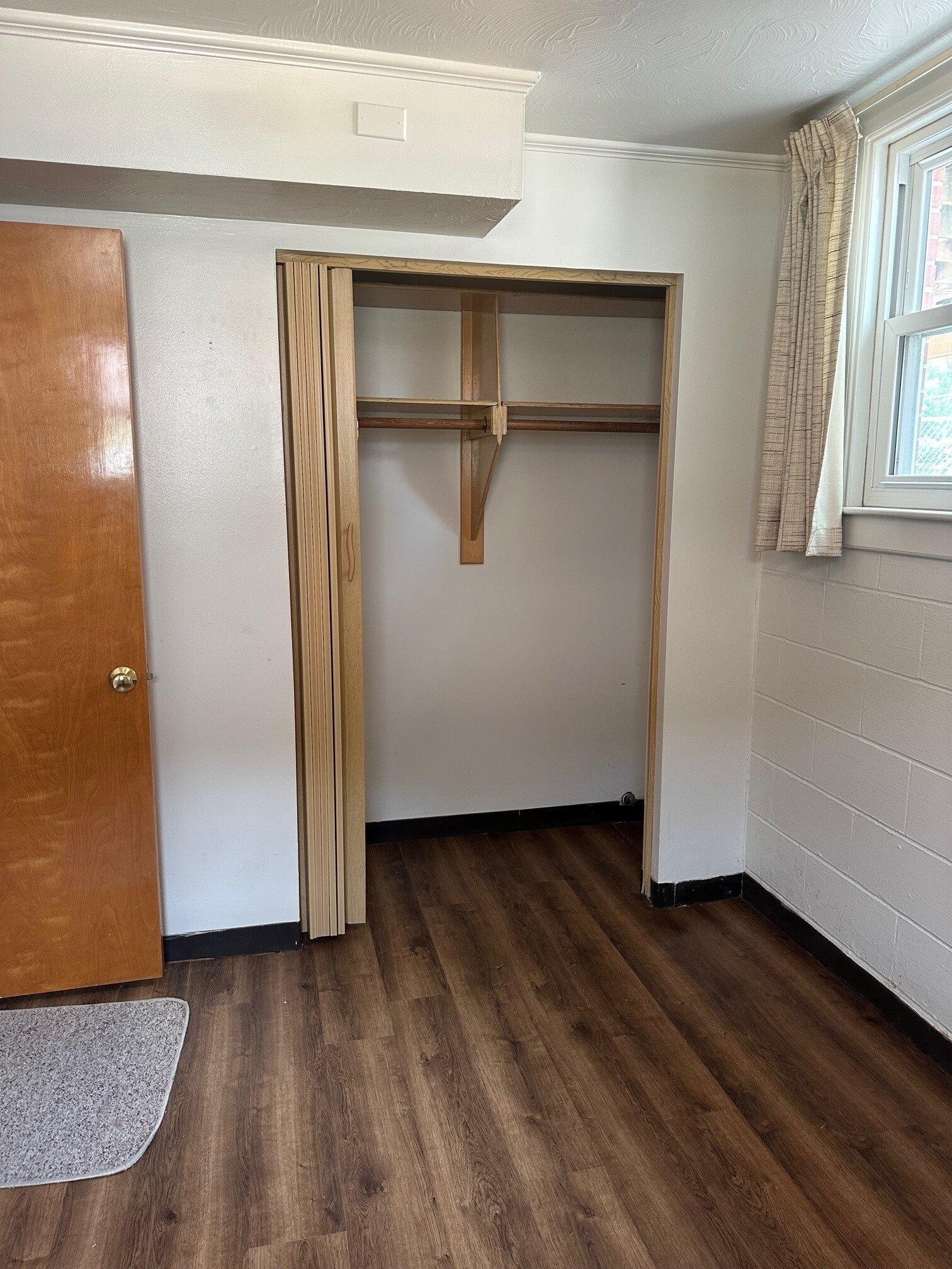 Closet - 865 S 45th St