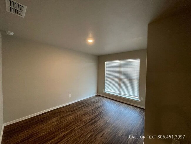 Building Photo - 2104 Langford Ave
