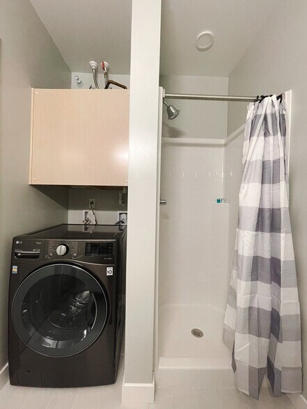 Building Photo - 2530 University Ave