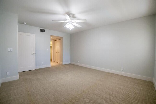 Building Photo - 64 Isle of Venice Dr