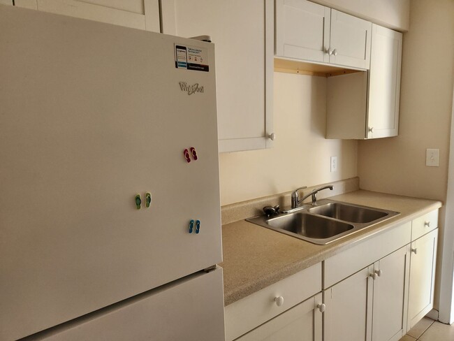 Building Photo - 324 Canyon Dr N