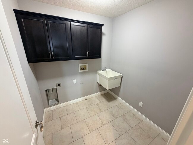 Building Photo - 357 Indigo St
