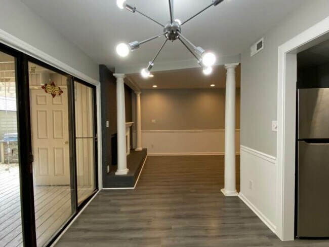 Building Photo - Rooms for rent in Apex