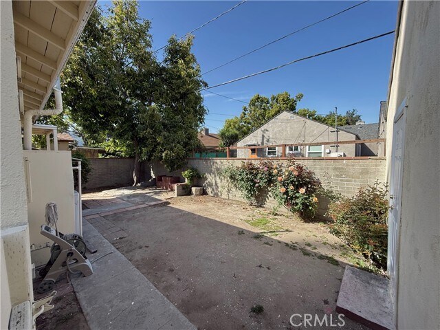 Building Photo - 549 N Niagara St