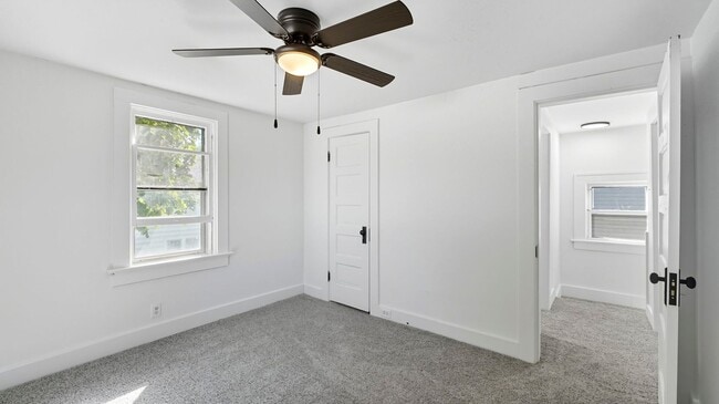 Building Photo - COMING SOON! 2 Bedroom home!